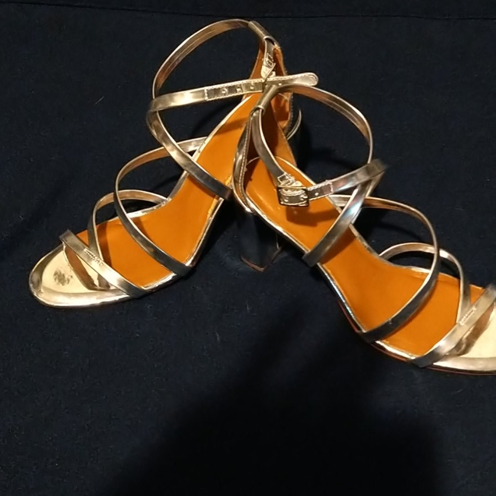 Woman's shoes